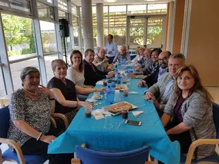 Los mayores de Villanueva de la Cañada celebran el Día de San Marcos degustando el tradicional roscón