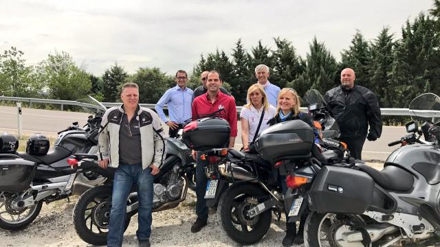Aguado: “Hay que acabar con los guardarraíles que se llevan por delante la vida de los motoristas madrileños”