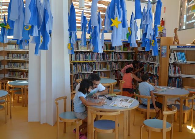 La Biblioteca Municipal recibe al público infantil y juvenil con un “mar” de sugerencias literarias para el verano