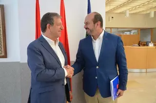 El Alcalde se reúne con el consejero de Transportes para presentar los detalles de la futura estación de autobuses