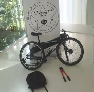 La Policía Local de Villanueva de la Cañada detiene a dos personas por el hurto de bicicletas en la UAX