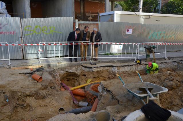 El Ayuntamiento de Villanueva de La Cañada renueva los colectores de saneamiento de las calles Carretas y Peligros