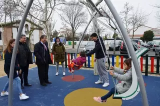 El Ayuntamiento remodela el parque infantil de la Ermita de San Isidro incorporando juegos inclusivos