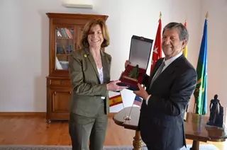 Luis Partida recibe a la alcaldesa estadounidense de La Cañada Flintridge