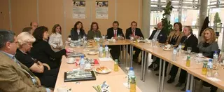El Alcalde mantiene un encuentro con empresarios y emprendedores del municipio.
