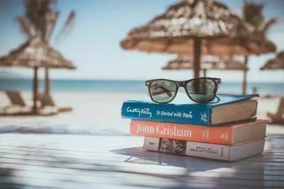 Pasaporte lector, guías literarias y Bibliopiscina, propuestas para disfrutar del verano leyendo