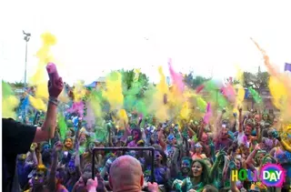 Llega a Villanueva de la Cañada la HoliDay Party: fiesta de la espuma y polvos de color
