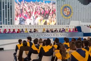 Alrededor de 80 jóvenes de Villanueva de La Cañada obtienen beca para cursar sus estudios en la UAX el próximo curso