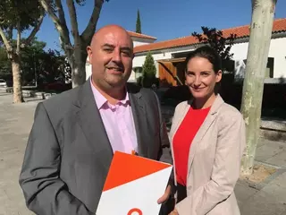 Ciudadanos Villanueva de la Cañada solicita plazas de aparcamiento específicas para coches con bebés
