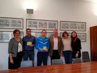 Entrega de cheques regalo a los colegios Arcadia y SEK-El Castillo por su participación en el Programa PROACT