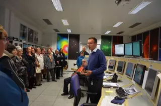 Los mayores visitan el Centro Europeo de Astronomía Espacial de Villanueva de La Cañada