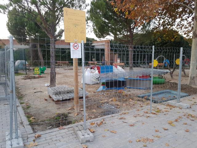 Comienzan los trabajos de renovación de cinco parques infantiles de Villanueva de La Cañada