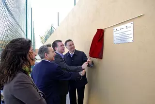 Granados y López Viejo inauguran las pistas deportivas de las que se benefician más de 300 vecinos.