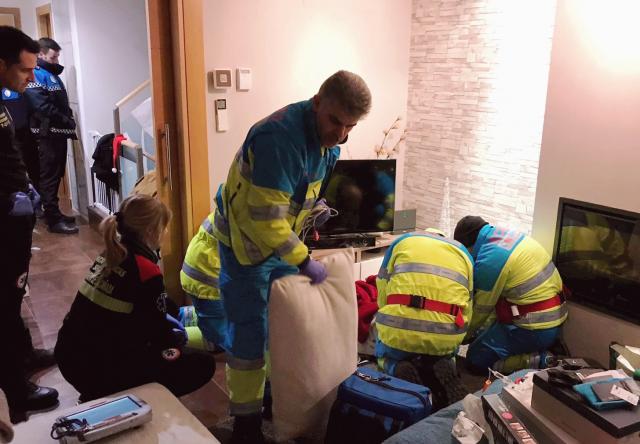 Técnicos de Emergencias Sanitarias de Villanueva de la Cañada ayudan en la asistencia a un parto
