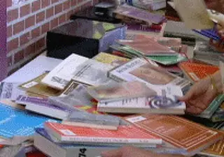 Libros a 1 euro en el mercadillo solidario de libros.