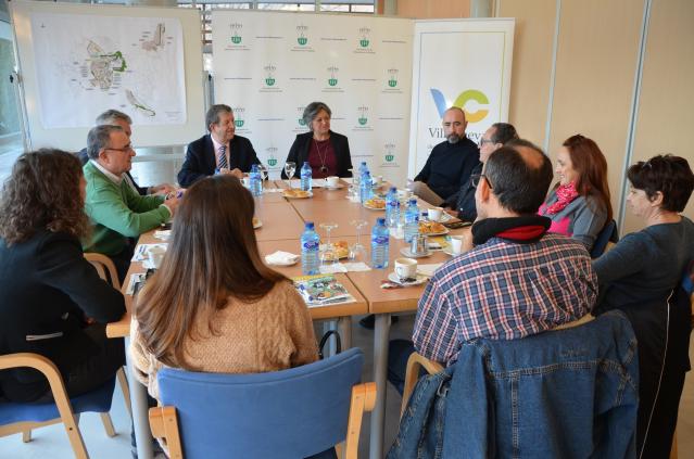 El alcalde de Villanueva de la Cañada se reúne con los vecinos para conocer sus propuestas sobre el municipio