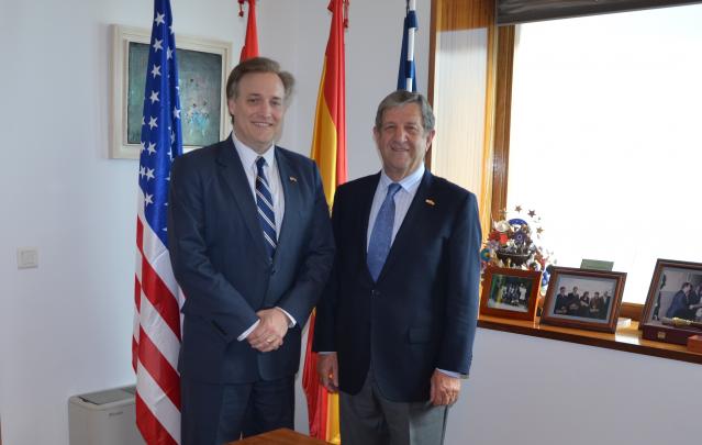 El consejero para la Diplomacia Pública de la Embajada de EEUU visita Villanueva de la Cañada