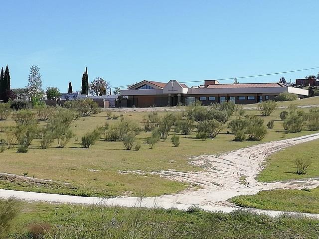 En marcha las obras para dotar de suministro eléctrico al Tanatorio Municipal de Villanueva del Pardillo
