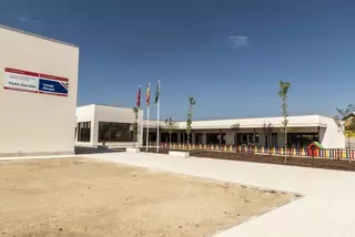 El consejero de Educación visita el nuevo colegio público Padre Garralda de Villanueva de la Cañada