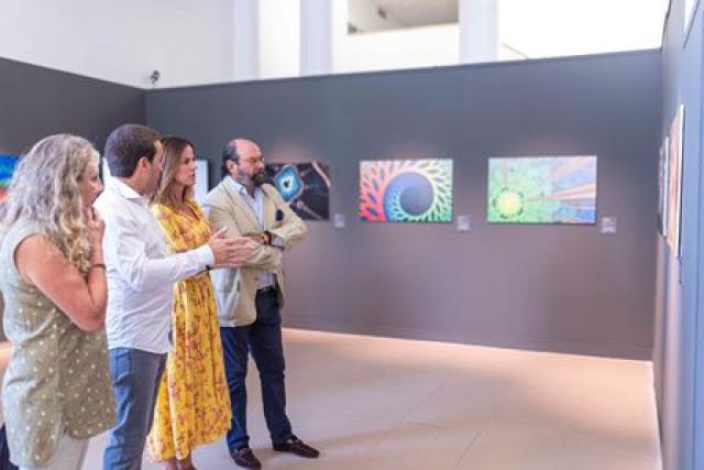 Arte pop y fractales en las paredes del CC La Despernada de Villanueva de la Cañada