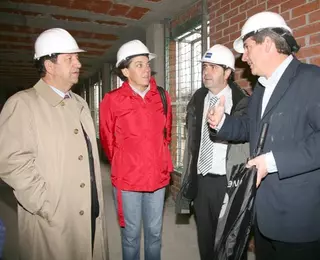 El Alcalde visita las obras de las 255 viviendas de protección.
