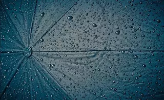 Lluvias débiles y chubascos dispersos durante el día de hoy