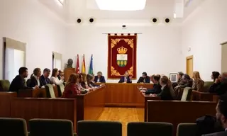 El Pleno de Villanueva de la Cañada unánime en la condena de la violencia contra partidos políticos, instituciones y colectivos