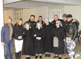 Villanueva del Pardillo participa en la recogida solidaria de alimentos para la residencia de las Hermanitas de los Pobres de Los Molinos 