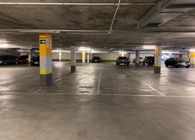 El parking del Puerta de Hierro convertido en almacén de Porsche