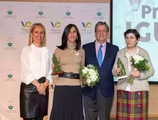 La doctora Cristina Galván y la fundadora de las Escolapias, Paula Montal, reciben el Premio por la Igualdad 2020 de Villanueva de la Cañada