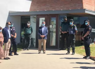 Minuto de silencio en Villanueva de la Cañada en el último día de luto oficial en España