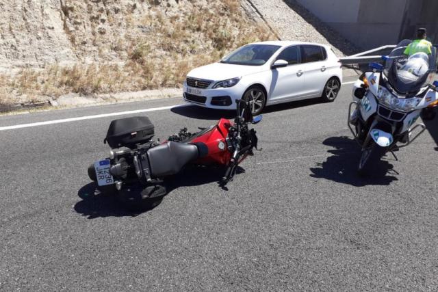 Fallece un motorista tras chocar contra otro en la M-501 a la altura de Brunete