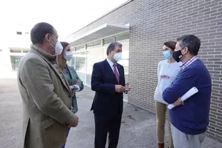 El alcalde de Villanueva de la Cañada muestra el apoyo municipal a la enseñanza concertada ante la aprobación de la ley Celaá