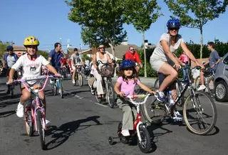 El ayuntamiento organiza la XXI Fiesta de la Bicicleta.