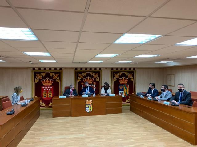 La Universidad Camilo José Cela ofrecerá becas y descuentos a los estudiantes de Villanueva del Pardillo