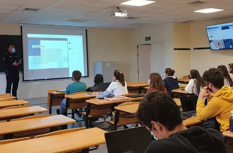 Estudiantes universitarios de Villanueva de la Cañada asisten a una jornada sobre prevención de violencia de género 