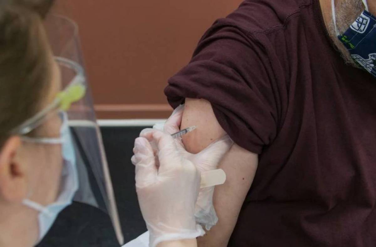 La Comunidad de Madrid amplía a las 24 horas del día la vacunación de primeras dosis sin cita previa