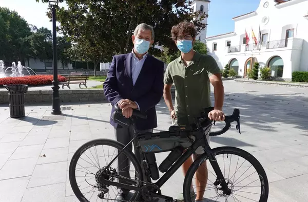 Un joven villanovense recorre 2.600 kilómetros en bici