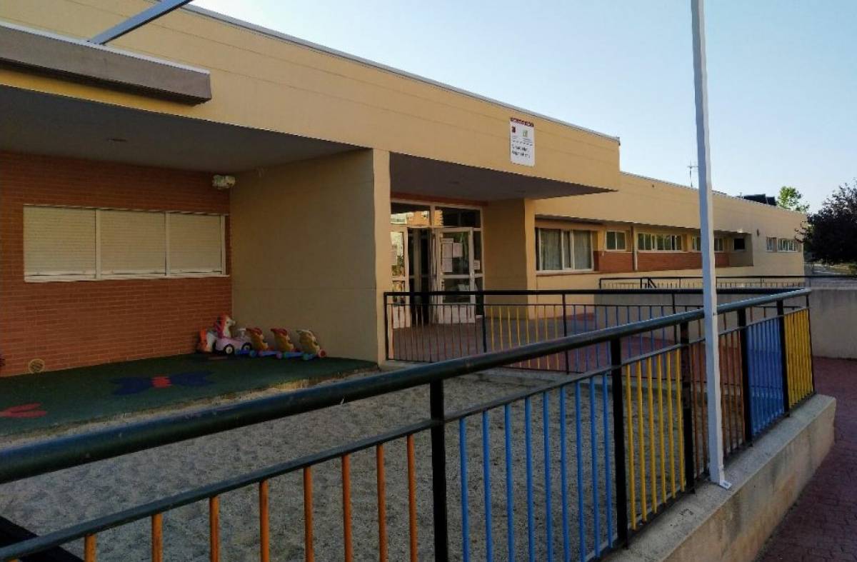 Padres de alumnos de la Escuela Infantil Virgen del Soto se rebelan contra la gestión privada del centro