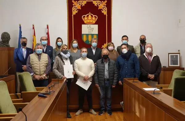Peñas y Ayuntamiento seguirán colaborando en los festejos y actividades de Villanueva de la Cañada