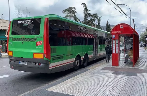 Luz solar, material sostenible y wifi en las nuevas marquesinas de autobuses interurbanos 