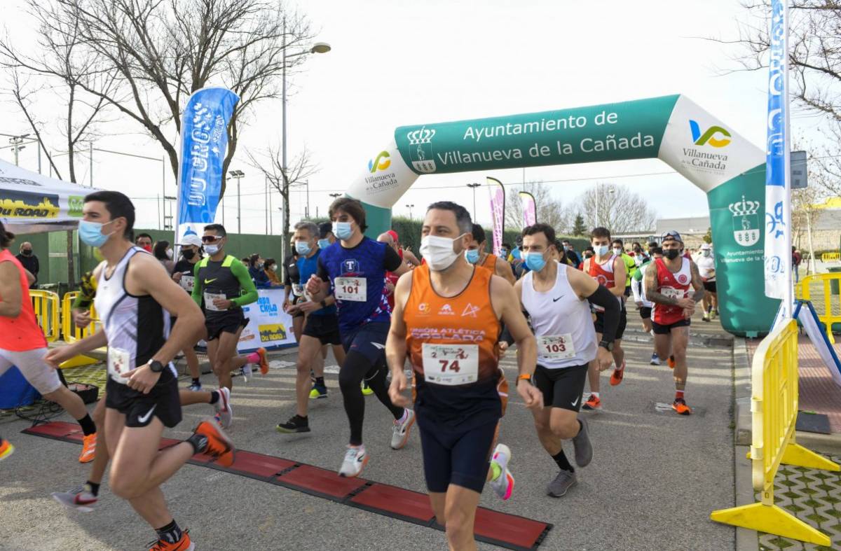 La 'VIII Carrera de Navidad' de Villanueva de la Cañada reúne a corredores de todas las edades