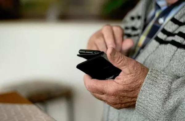 Los mayores de Villanueva de la Cañada se forman para iniciarse en la banca digital