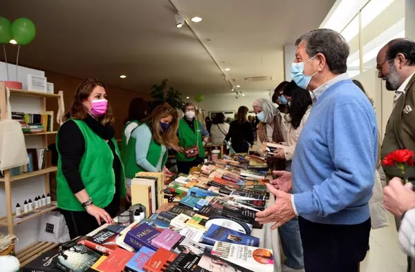 Cultura y solidaridad en el 'Día del Libro' de Villanueva de la Cañada