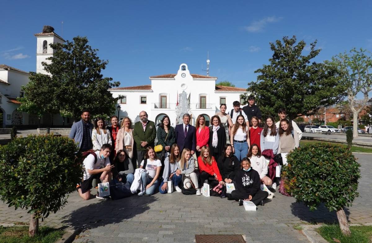 Villanueva de la Cañada da la bienvenida a alumnos franceses de intercambio con estudiantes del IES Las Encinas  
