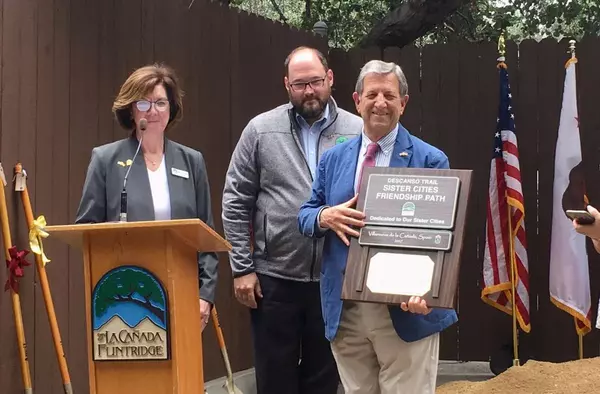La Cañada Flintridge dedica su “Camino de la Amistad” a Villanueva de la Cañada