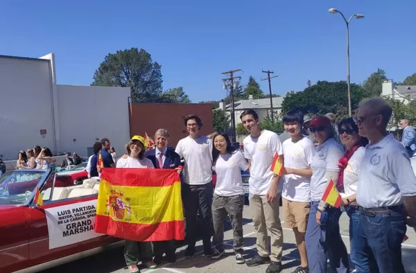 El alcalde de Villanueva de la Cañada es nombrado 'Grand Marshal' en La Cañada Flintridge