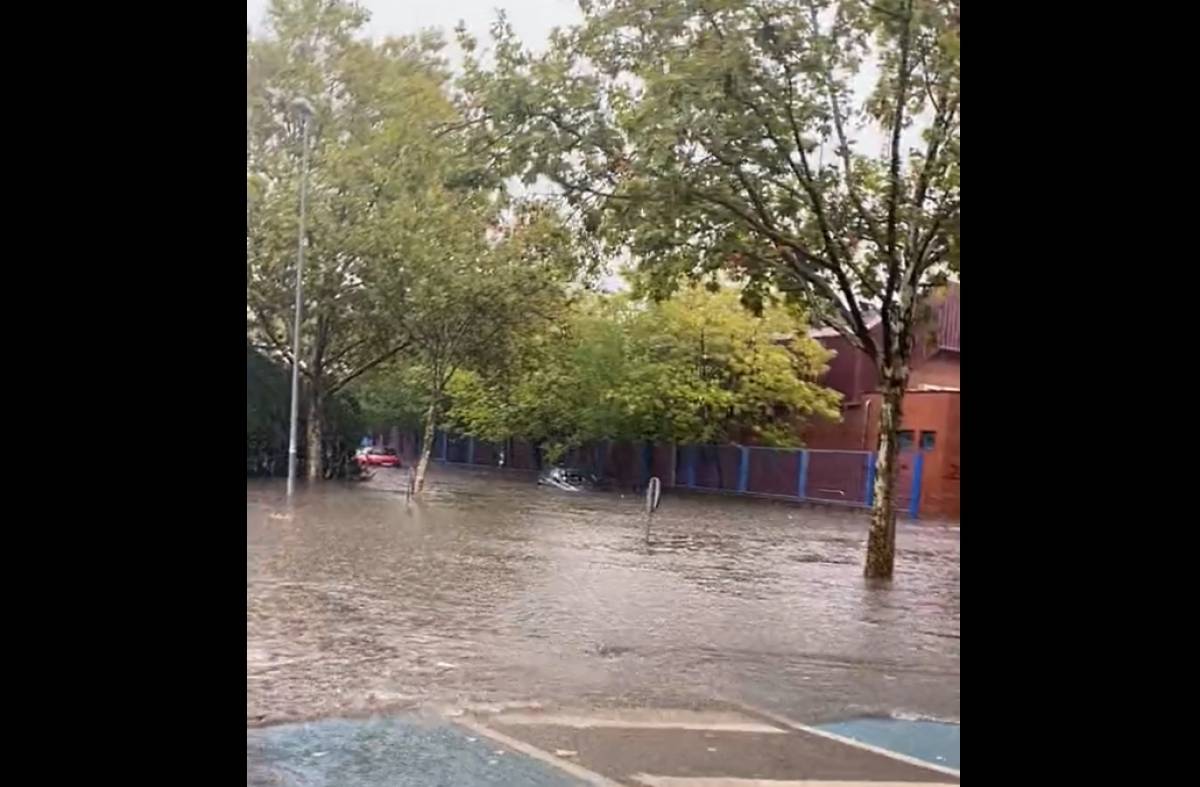 Un intenso aguacero provoca inundaciones en Villanueva del Pardillo 