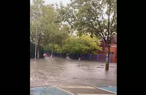 Un intenso aguacero provoca inundaciones en Villanueva del Pardillo 