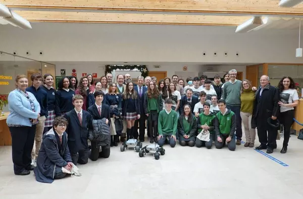 Un robot lunar para los centros de Villanueva de la Cañada participantes en el proyecto de la Space Academy 
